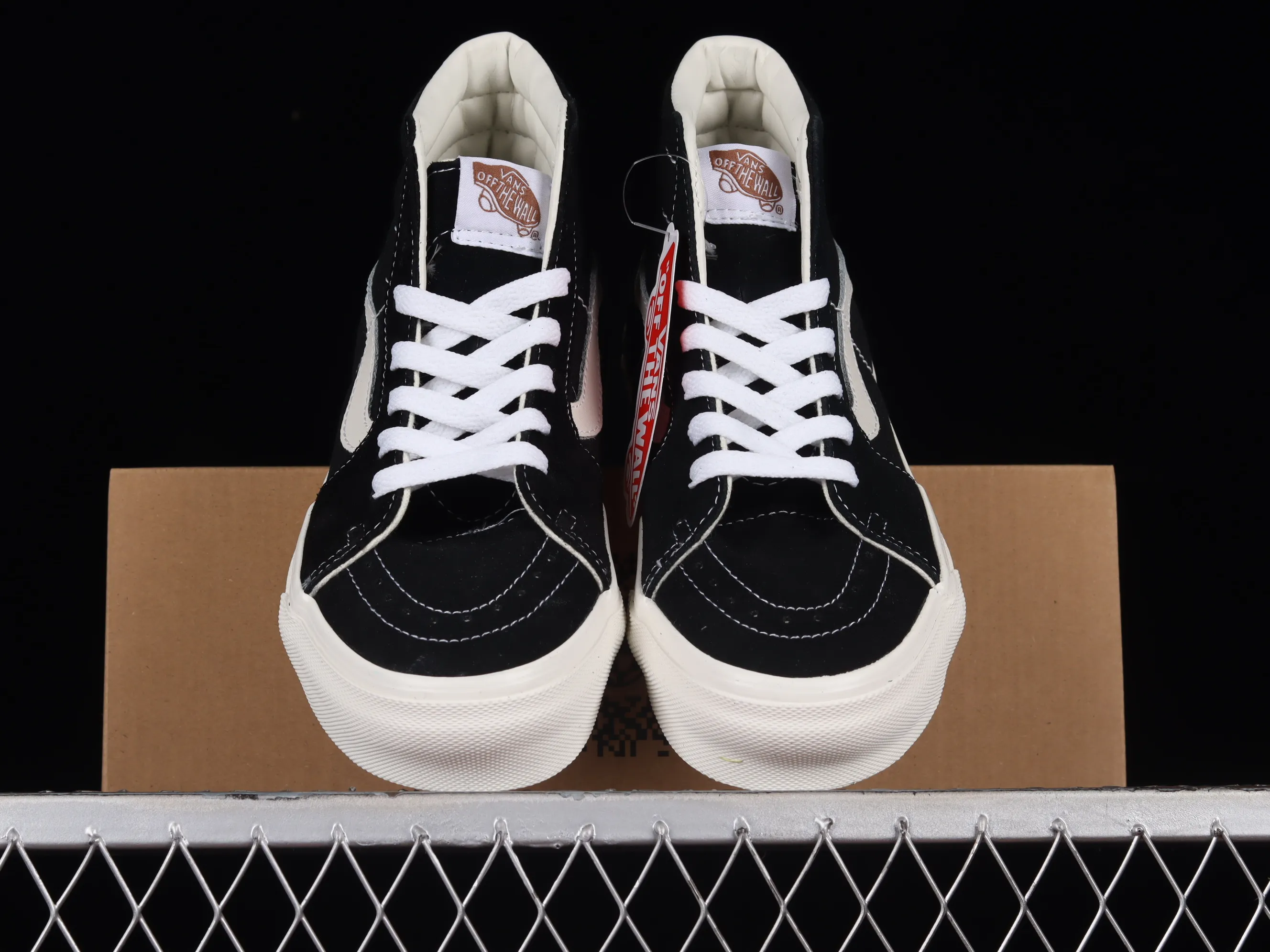 All categories Vans Vans series Vans Hi Vans high-top Vans SK8-Hi VR3 Vans official classic black and white simple casual canvas shoes VN0005UN1KP